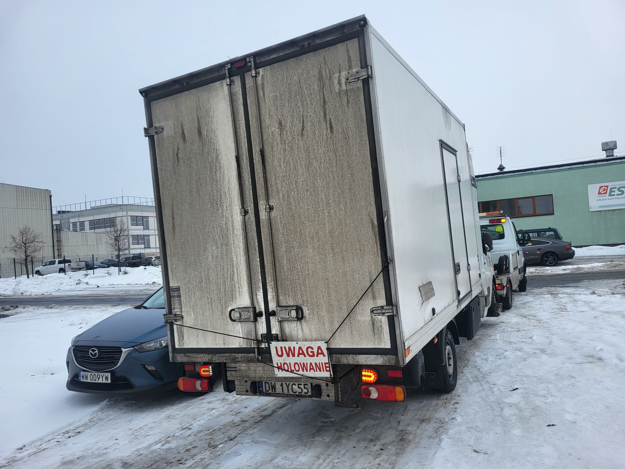 Holowanie busa – laweta dla busów